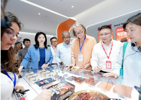 全球多家主流媒体齐聚必一食品，探寻复合调味品行业领先者，如何以科技创新和匠心独运，“智”造出引领美味生活的新密码。